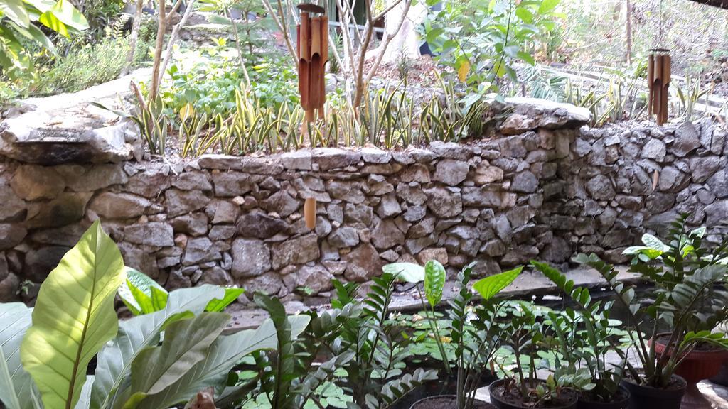 Centro Bajo Hotel & Resto Labuan Bajo Dış mekan fotoğraf