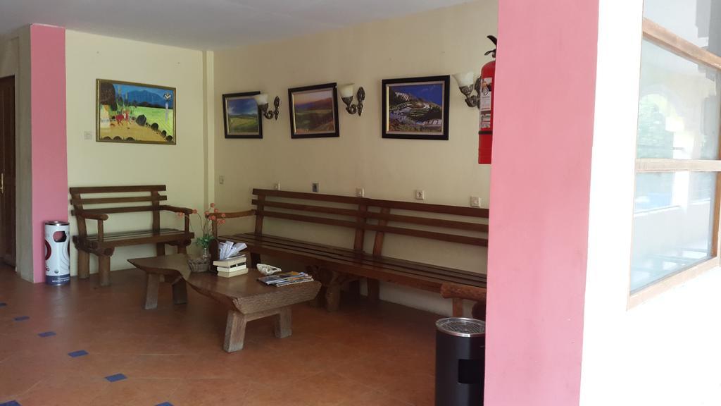 Centro Bajo Hotel & Resto Labuan Bajo Dış mekan fotoğraf