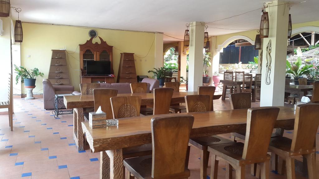Centro Bajo Hotel & Resto Labuan Bajo Dış mekan fotoğraf