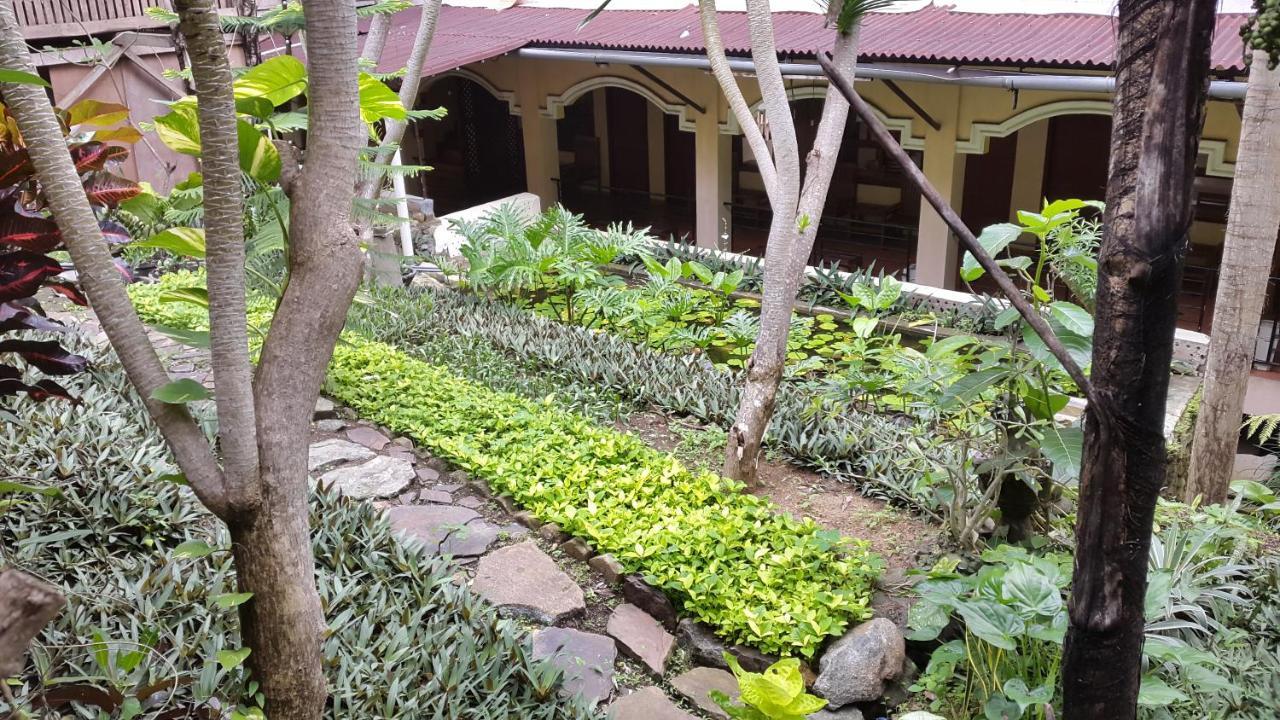 Centro Bajo Hotel & Resto Labuan Bajo Oda fotoğraf